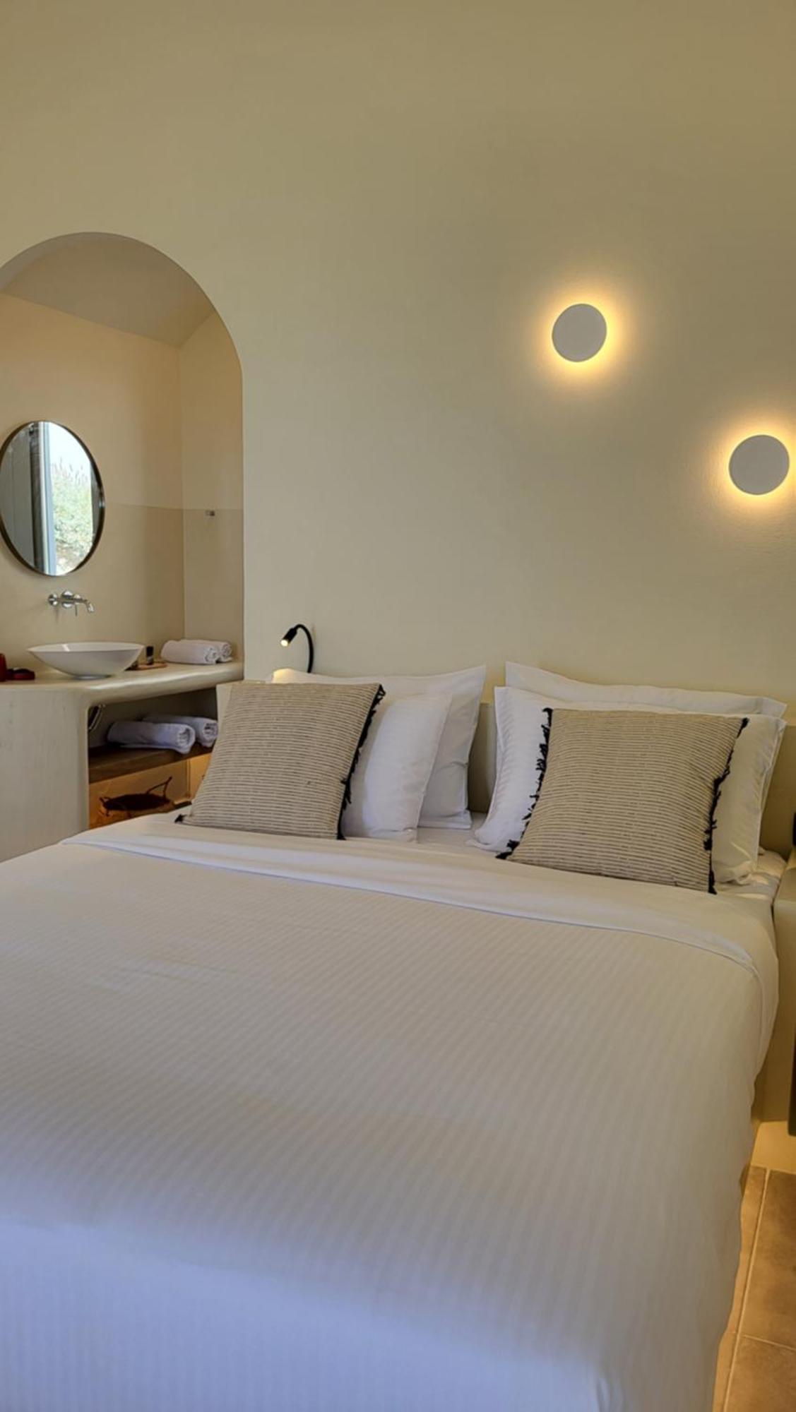 Maeva Suites Santorini Pyrgos Kallistis Bagian luar foto